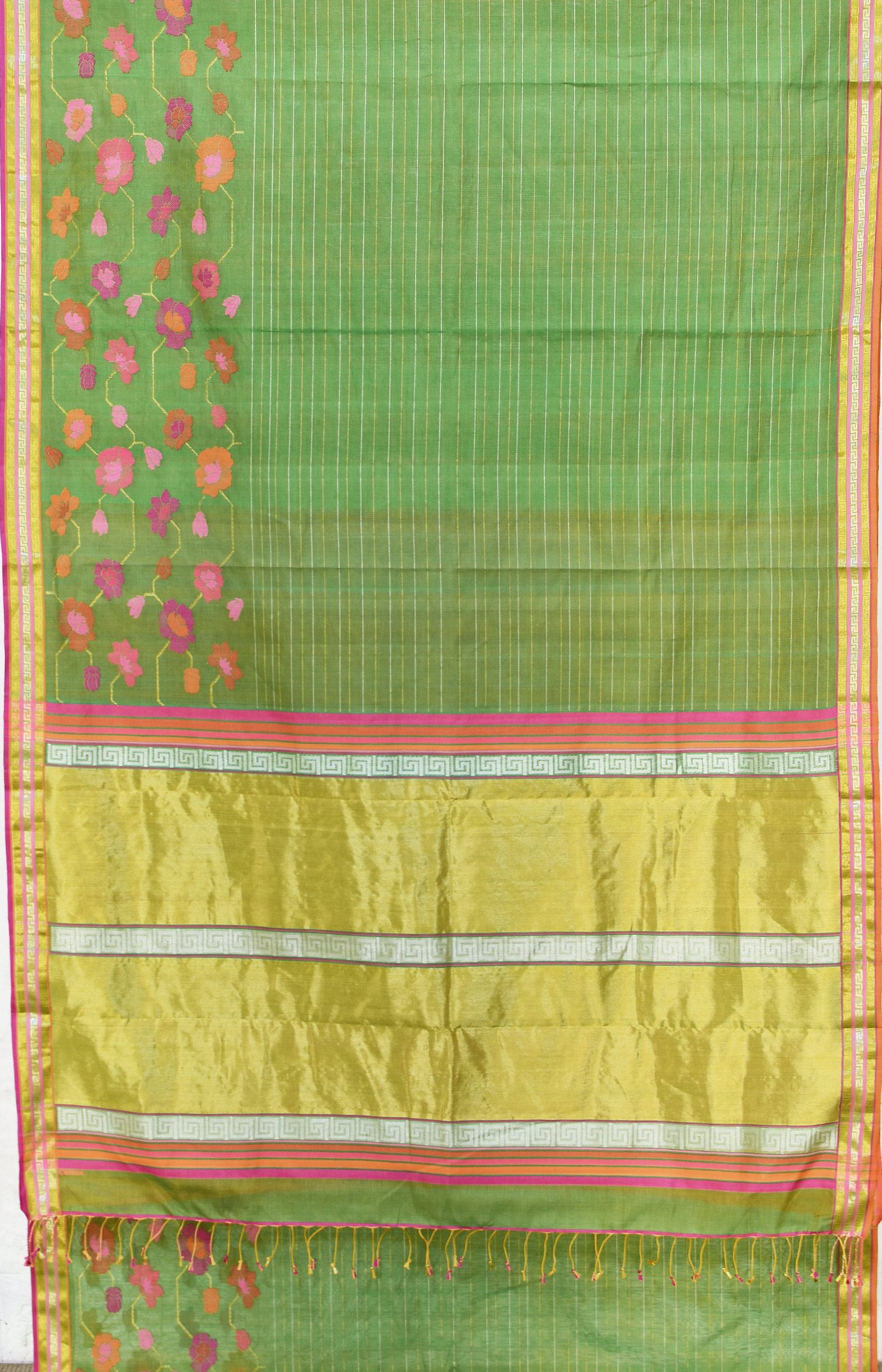 Green, Handwoven Organic Cotton,Textured Weave,  Jacquard Handpicked, Festive Wear, Jari  Saree